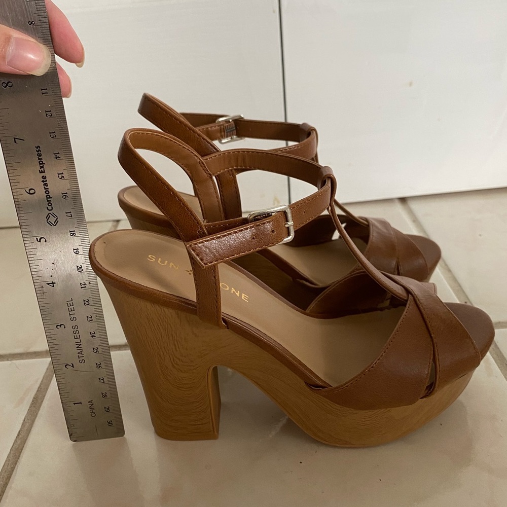 Sun + Stone t-strap sandal 7W tan NWOT